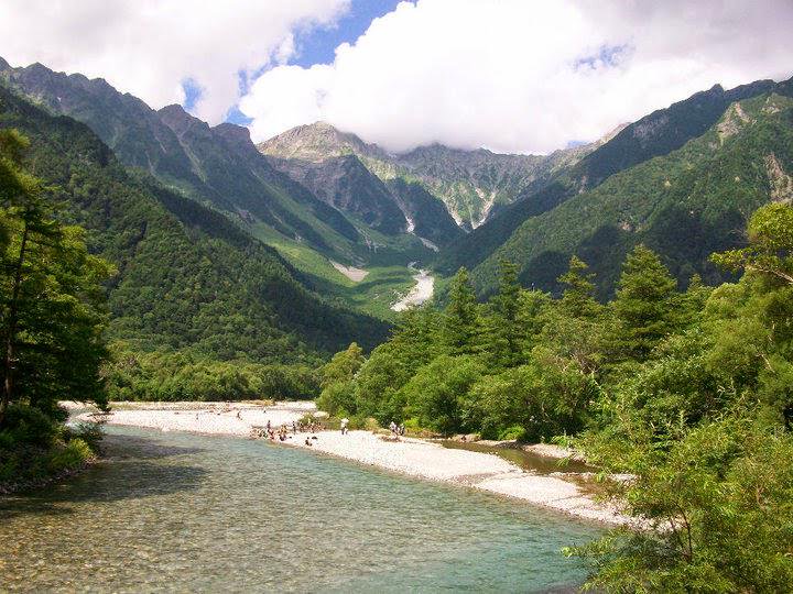 A2: Natural wonders give a sense of peace and quiet unlike anything else, like at Kamikochi in Japan #LPChat http://t.co/0KpQxzKTgP