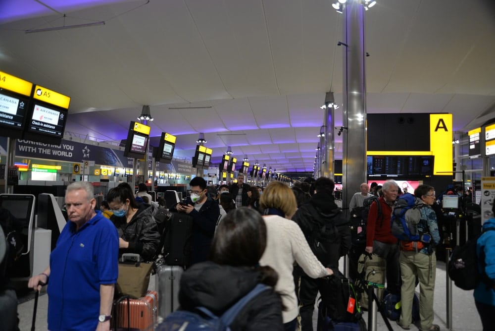 Quese of people at heathrow airport