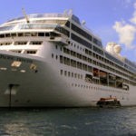 backpackers-on-luxury-cruise