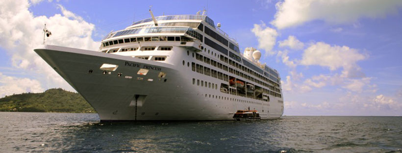 backpackers-on-luxury-cruise