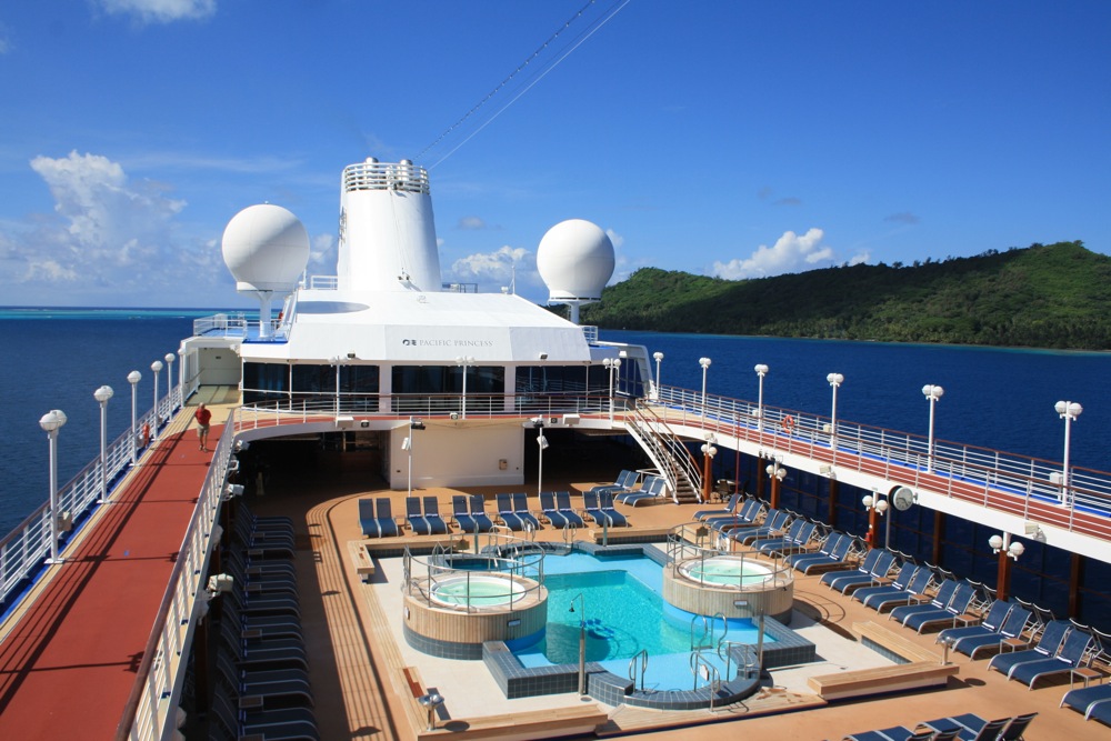 bora-bora and crusie ship