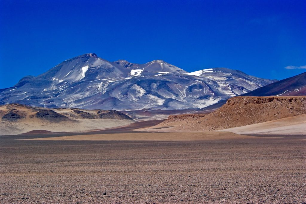 non-technical mountain climbs: ojos del salado