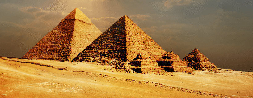 natural wonders: pyramids of Giza