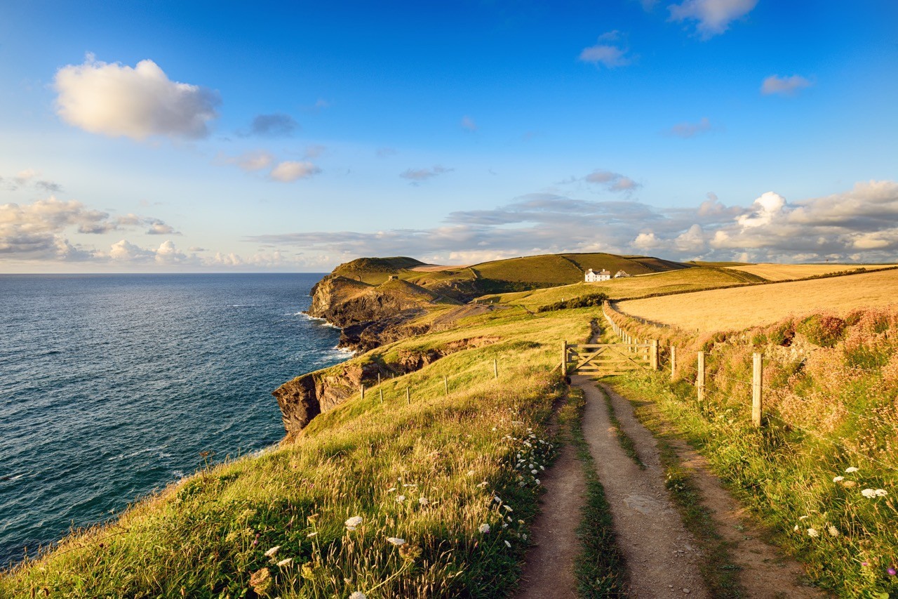 long-distance hiking trails coast path england