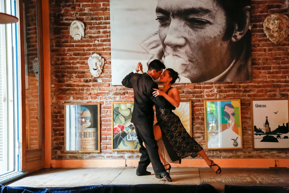 El tango se originó en Buenos Aires