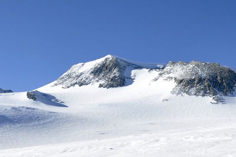Climbing the seven summits a route to the top - vinson