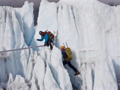 Sherpa film review - sherpas train