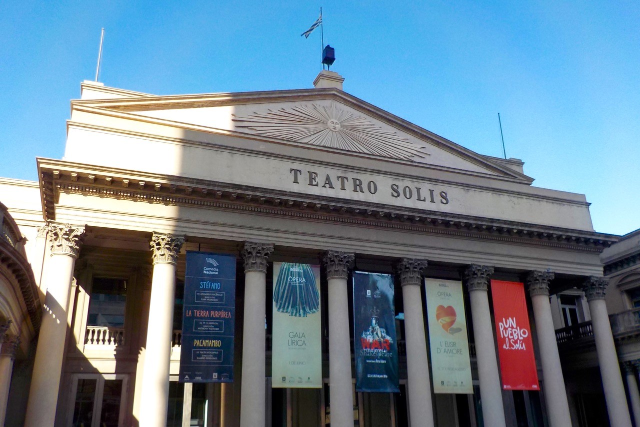 things to do in montevideo uruguay - teatro solis theatre