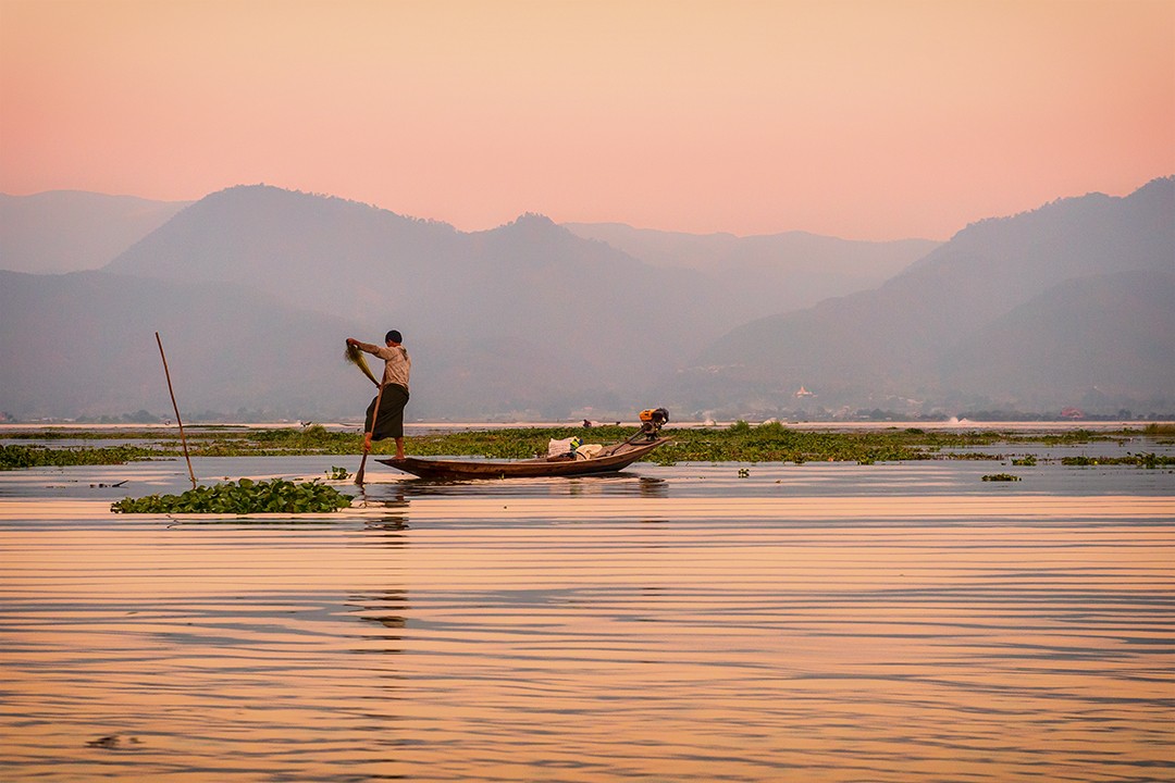 Interesting facts about Myanmar inle lake fisherman