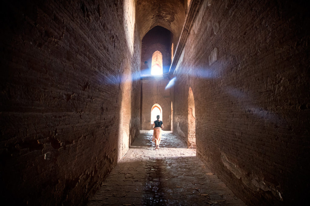 Cycling-Bagan-Dhammayangyi-Pahto-inside-passageways