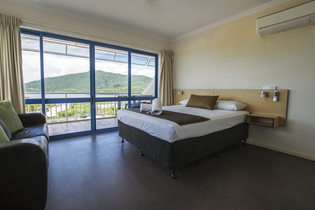 Sailing the Whitsunday Islands from Airlie Beach hotel 1