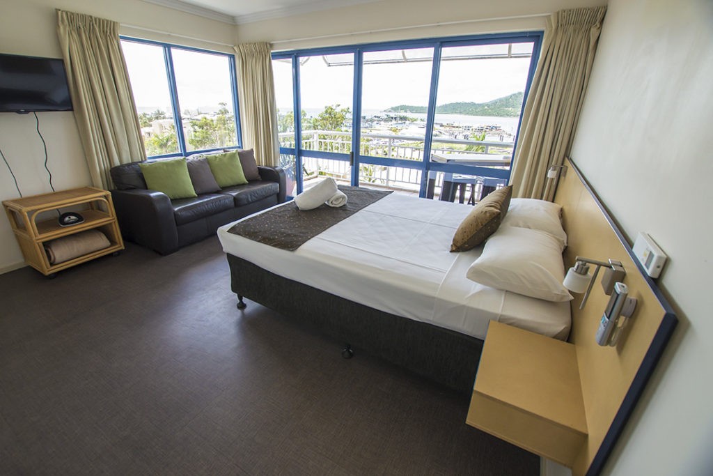Sailing the Whitsunday Islands from Airlie Beach hotel 2