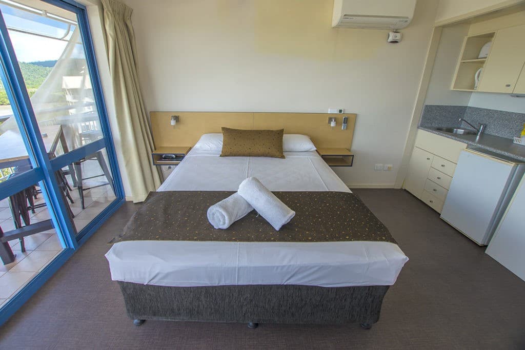 Sailing the Whitsunday Islands from Airlie Beach hotel 3