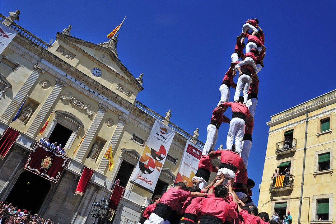 people performing the human towers