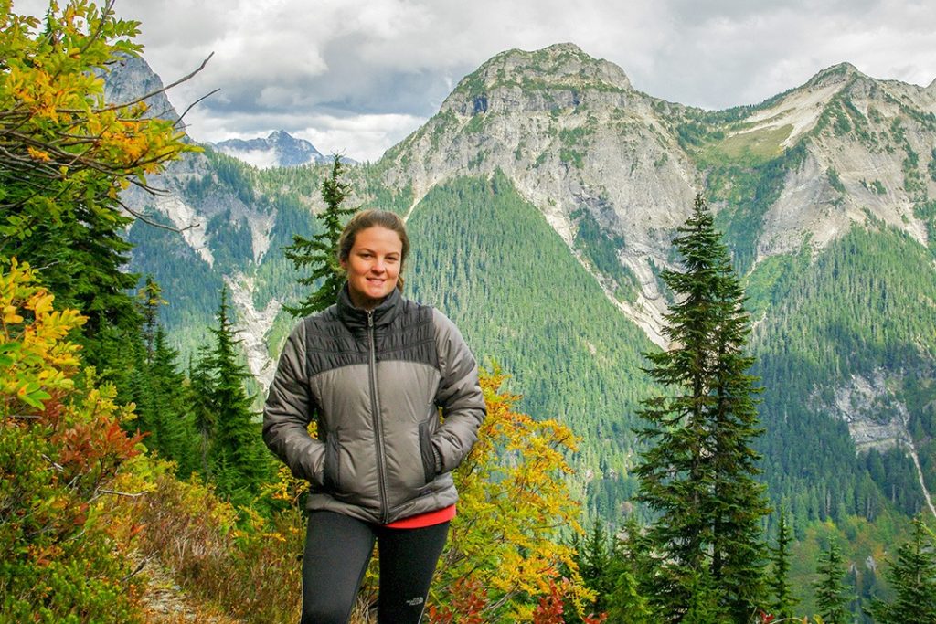 Ashley Gossens, excursionista en solitario y fundador del Alpine Trails Book Club