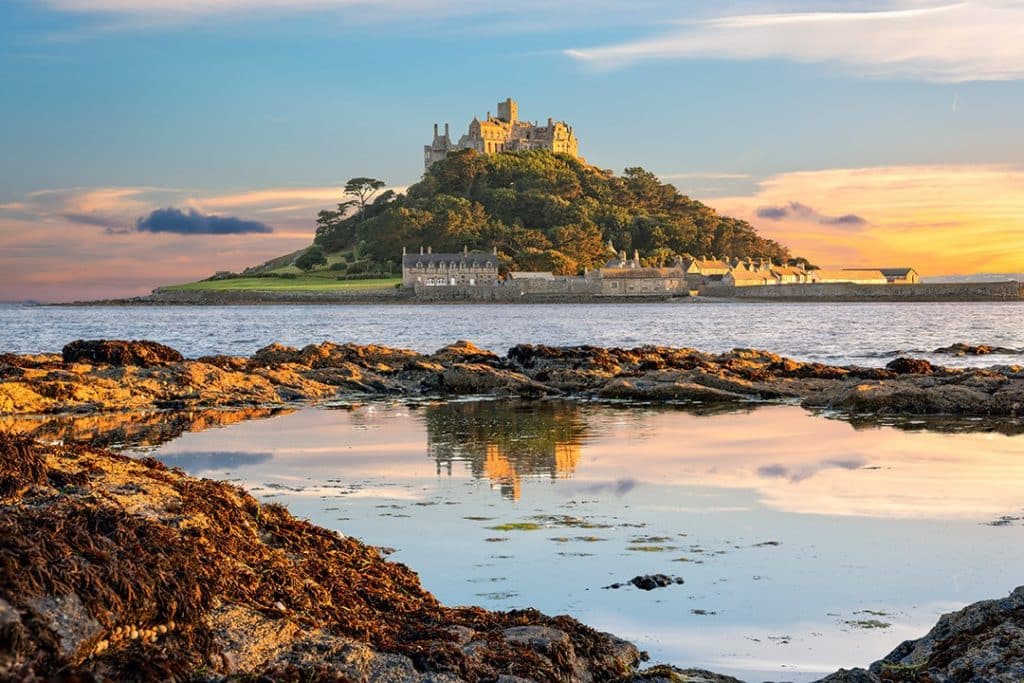 Gunung St. Michael adalah salah satu landmark paling terkenal di Cornwall