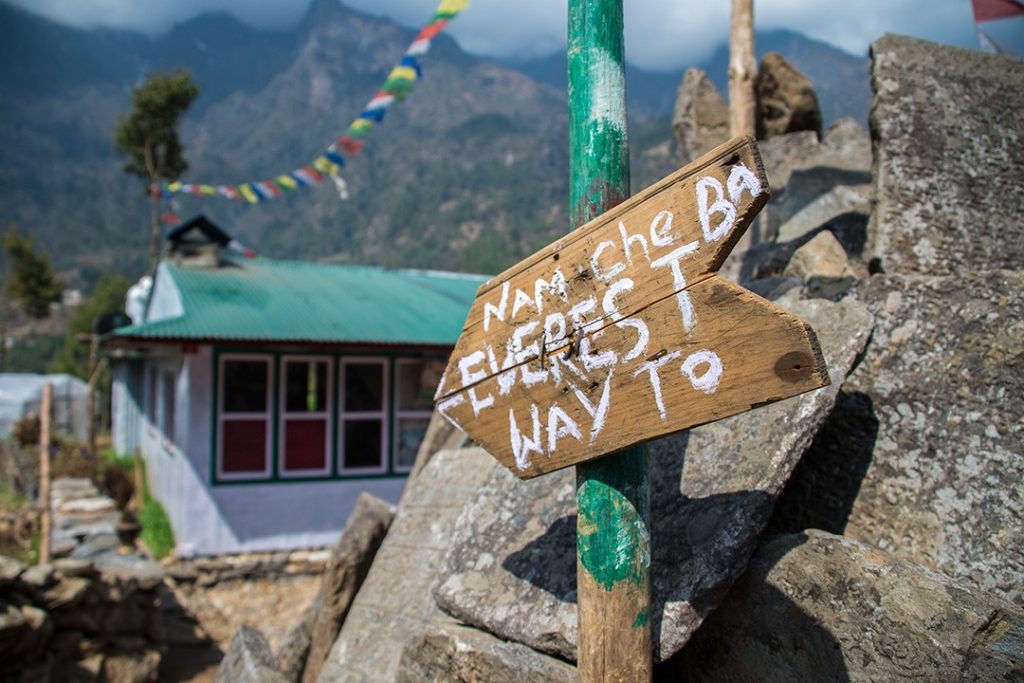  Everest base camp trek sign to Namche 