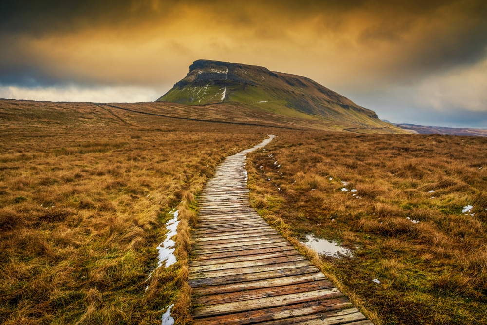 Approaching Pen-Y-Ghent