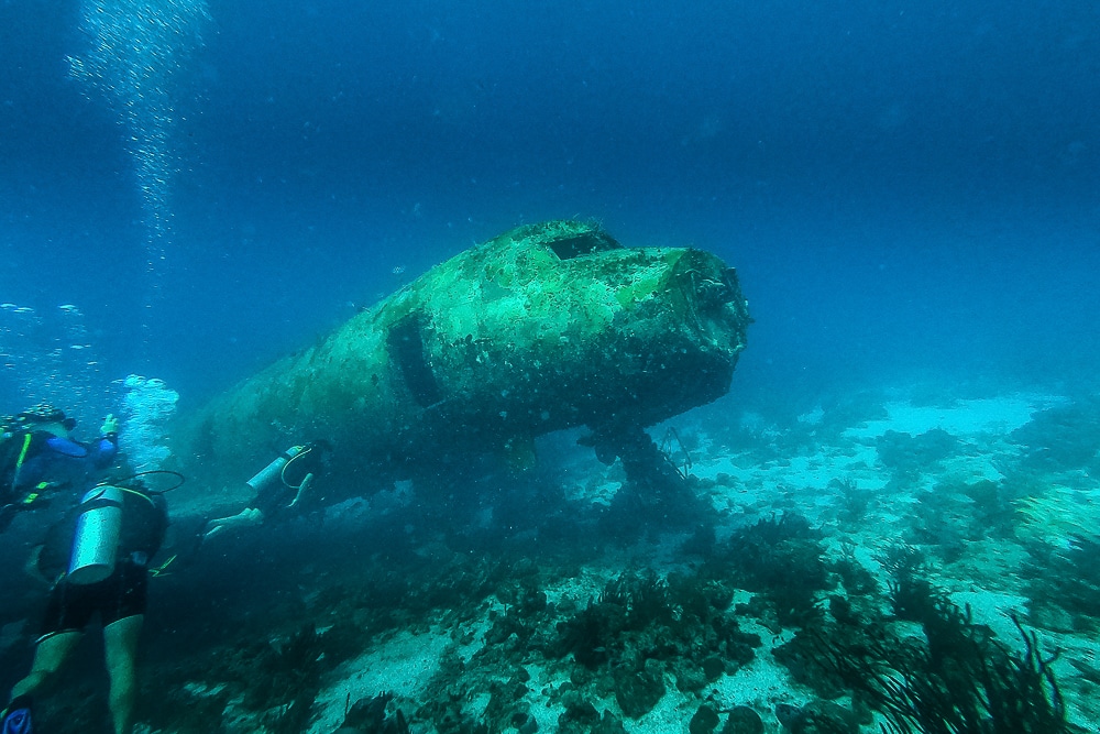 the main fuselage of diving the Sonesta plane wrecks in Aruba