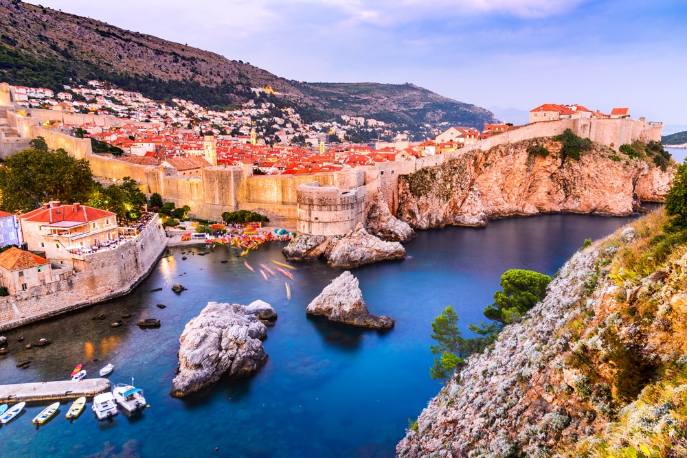 Visitar Dubrovnik al atardecer es una buena manera de vencer a las multitudes