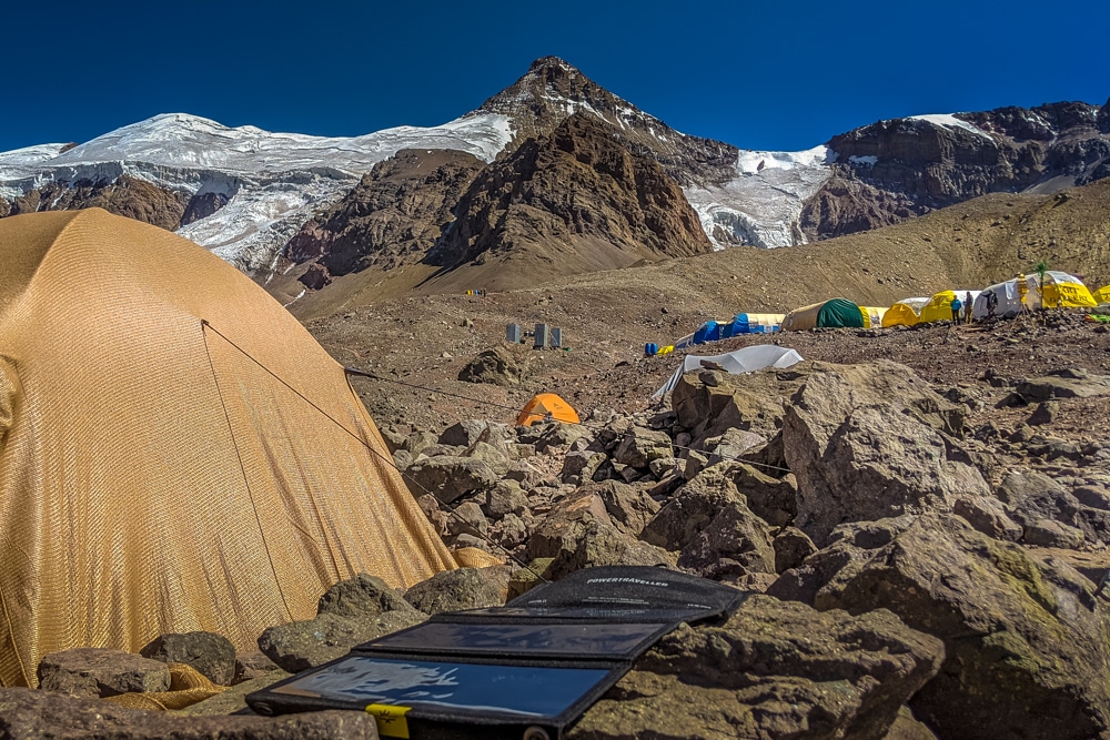 Lista de equipo de Aconcagua cargador solar