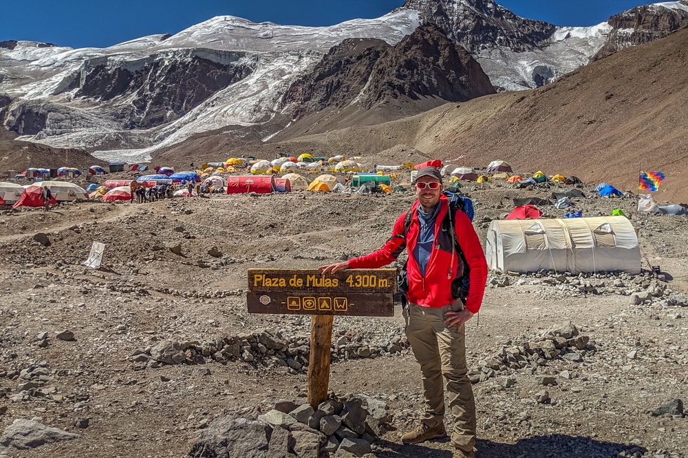 Al llegar al campamento base de Plaza de Mulas, escalando el Aconcagua...