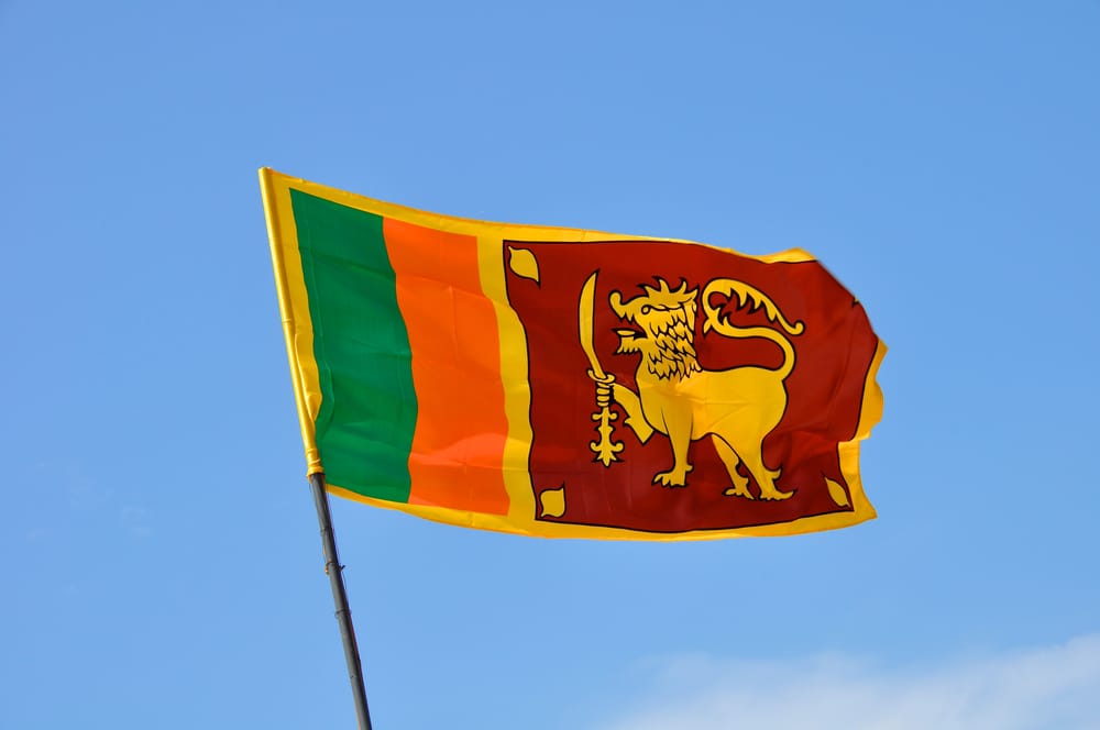 La colorida y bastante complicada bandera de Sri Lanka