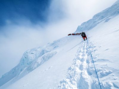 How much does it cost to climb the seven summits?