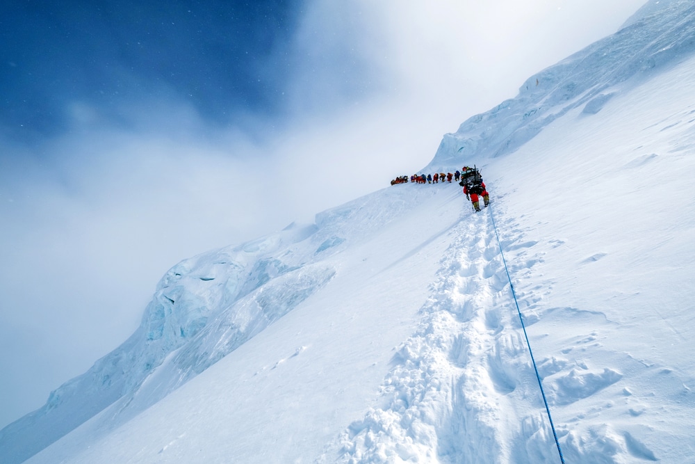 How much does it cost to climb the seven summits?