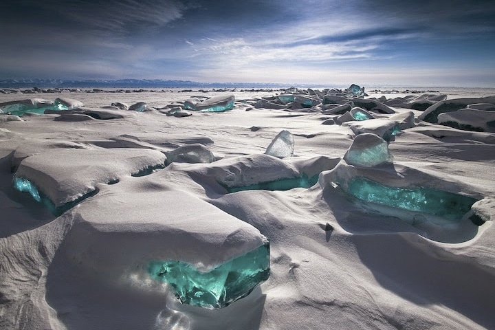 Turquoise ice in Russia is a type of natural phenomena