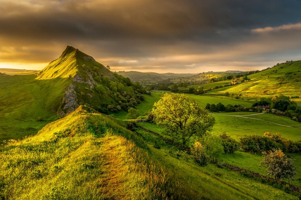 the Dragon’s Back is one of best hikes in the Peak District