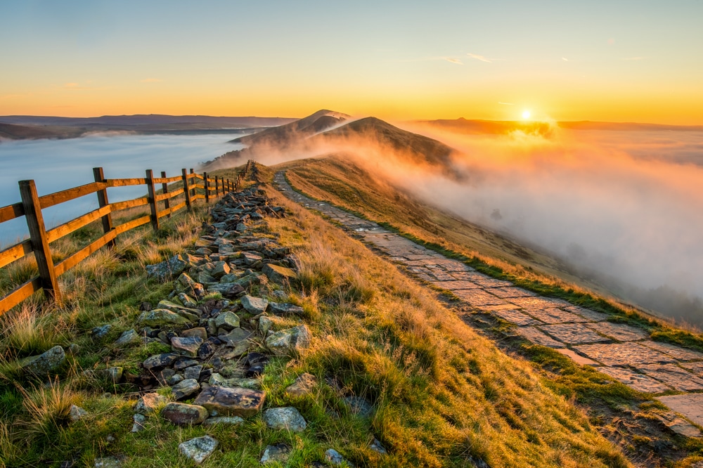 Mam Tor en el Distrito de los Picos es uno de los 100 senderos más populares de Inglaterra.