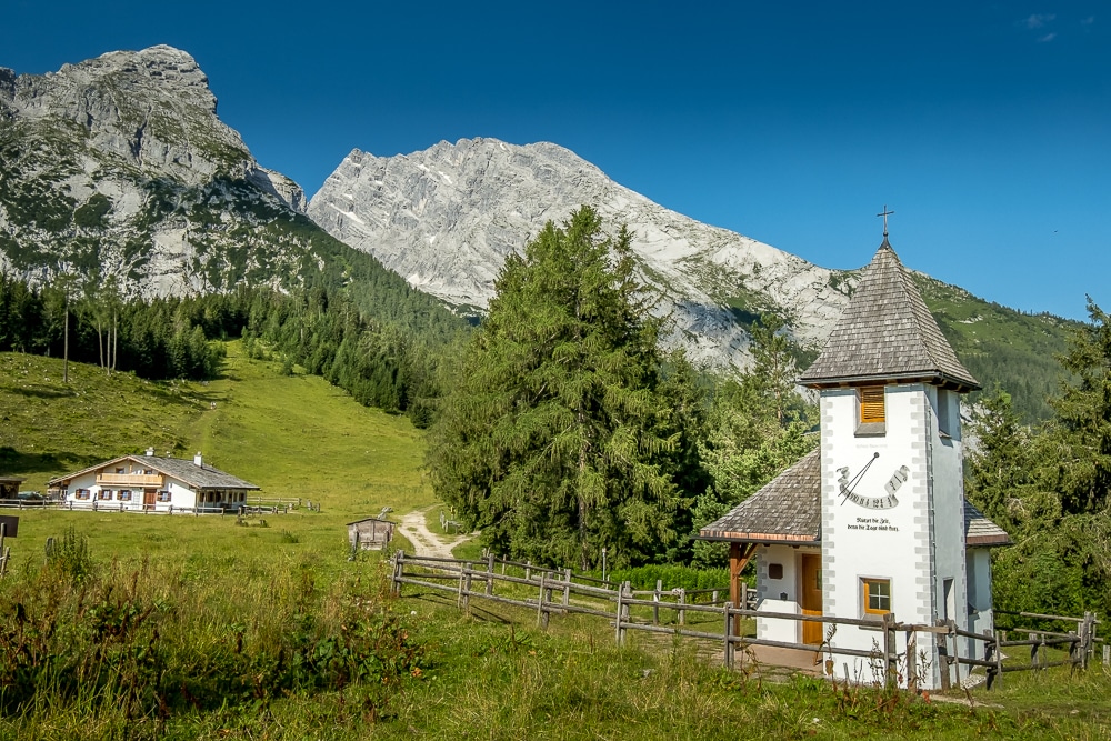 Las torres del macizo de Watzmann sobre la tierra de Berchtesgadener.