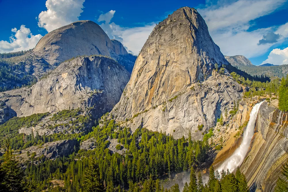 Liberty Cap y Nevada Falls - una de las mejores rutas de senderismo en todos los estados de EE.UU.