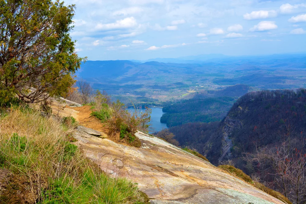 La vista desde Table Rock en Carolina del Sur es una de las mejores rutas de senderismo en todos los estados de EE.UU.