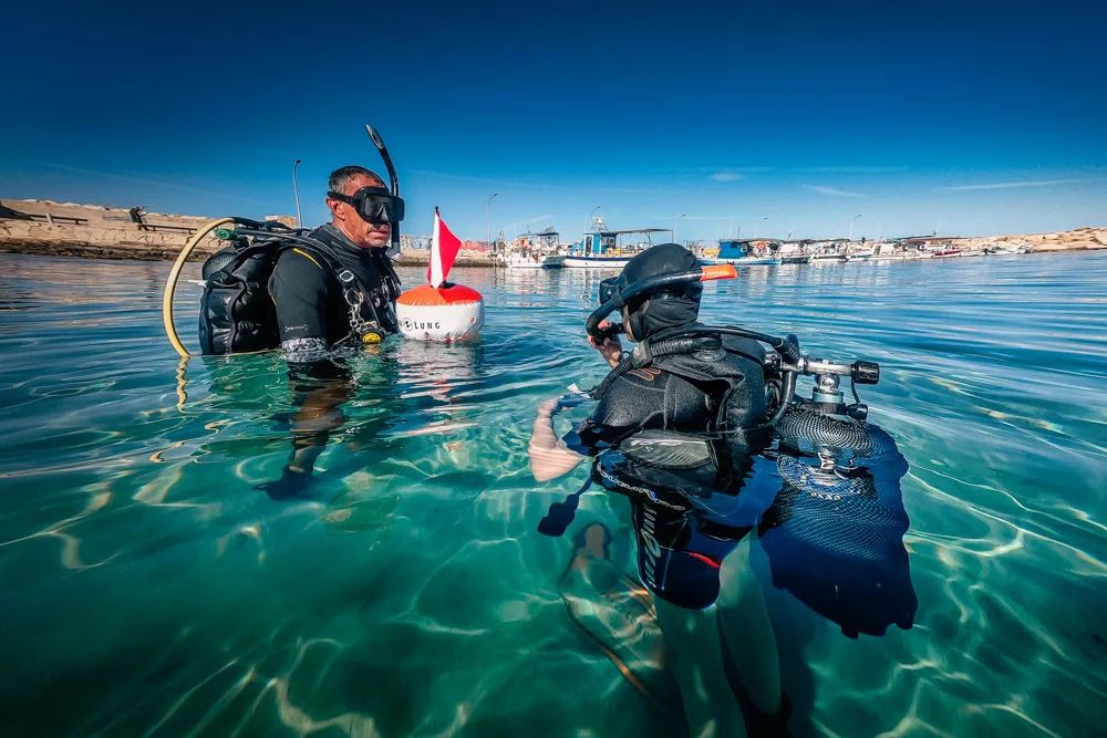 Chris and Kia readying to dive
