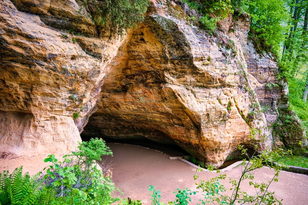 The entrance to Gutman's Cave