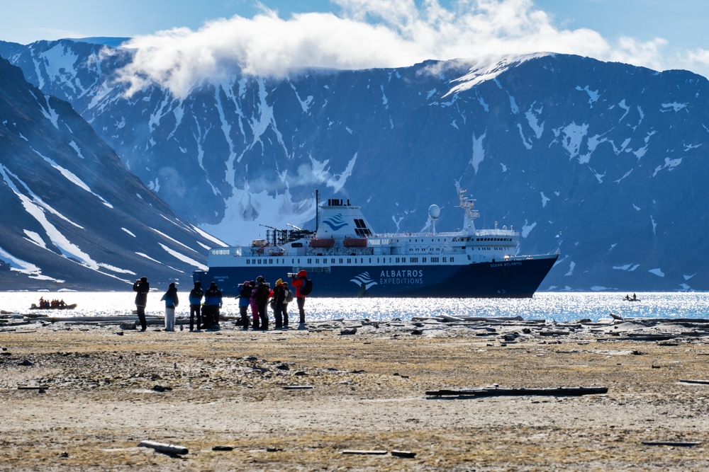 The midnight sun in Svalbard - Visit Svalbard