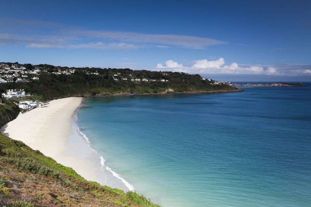 Perairan Teluk Carbis yang terlindung di St Ives