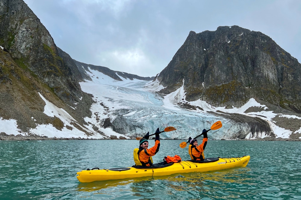 Peter dan Kia Kayak di Svalbard