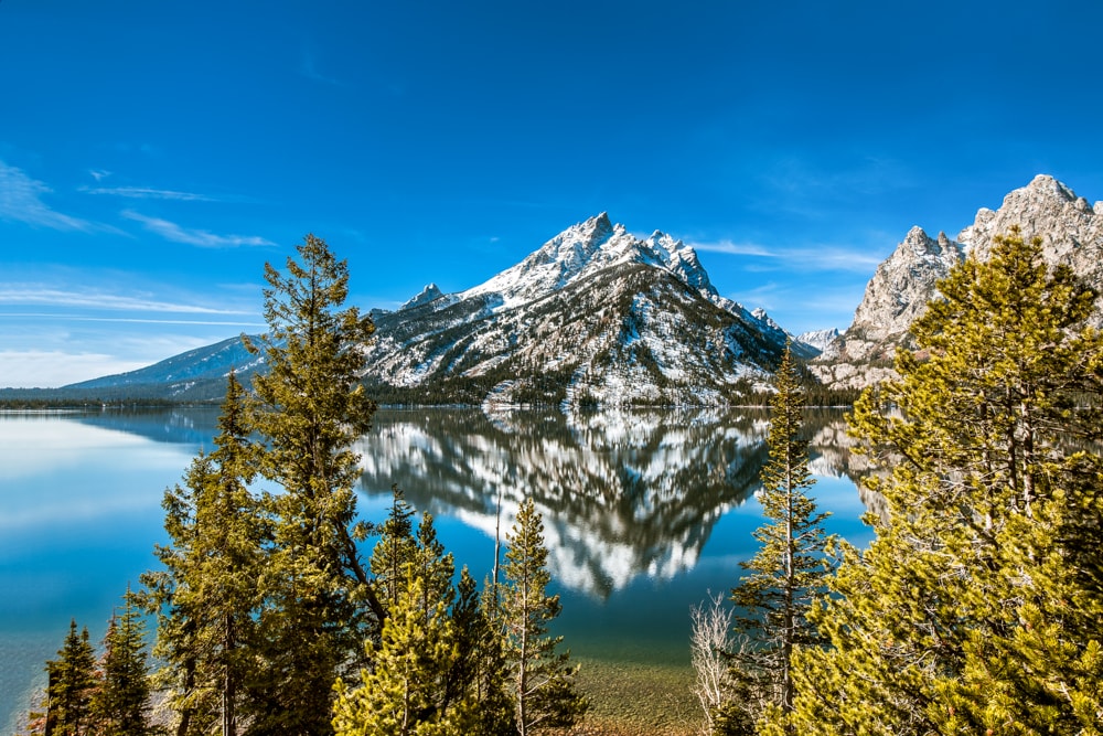 Danau Tercermin di Grand Teton - salah satu Taman Nasional AS yang gratis