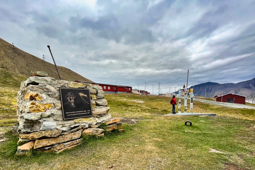 A memorial to John Munro Longyear with Kia in the background