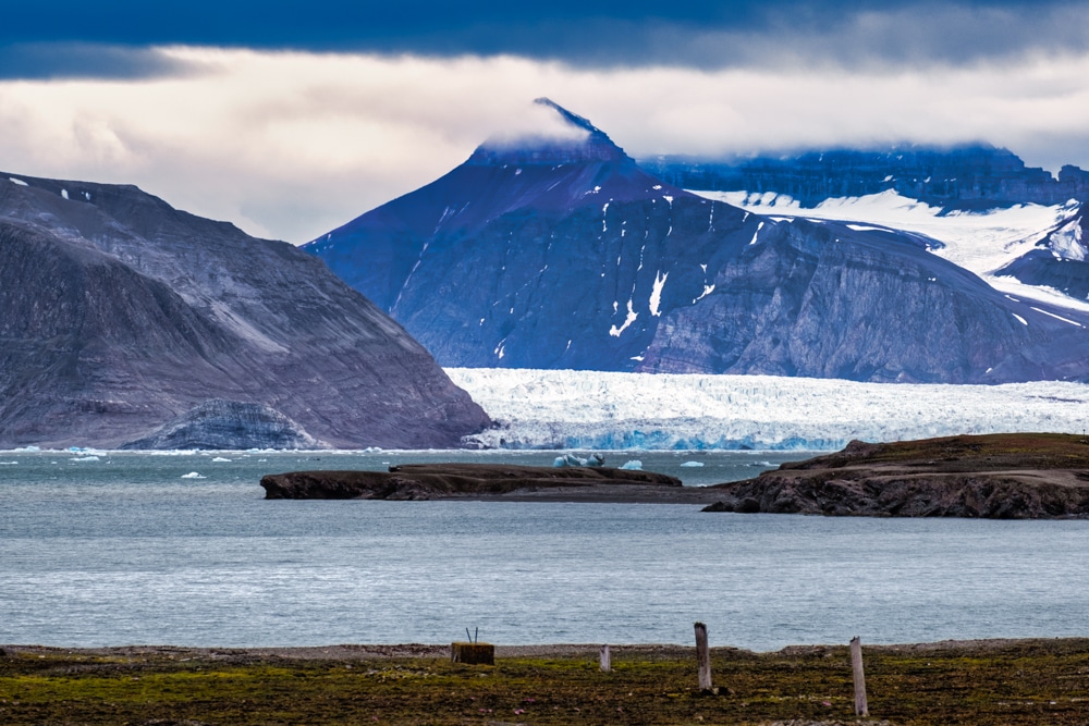 Pemandangan glasial Ny-Ålesund