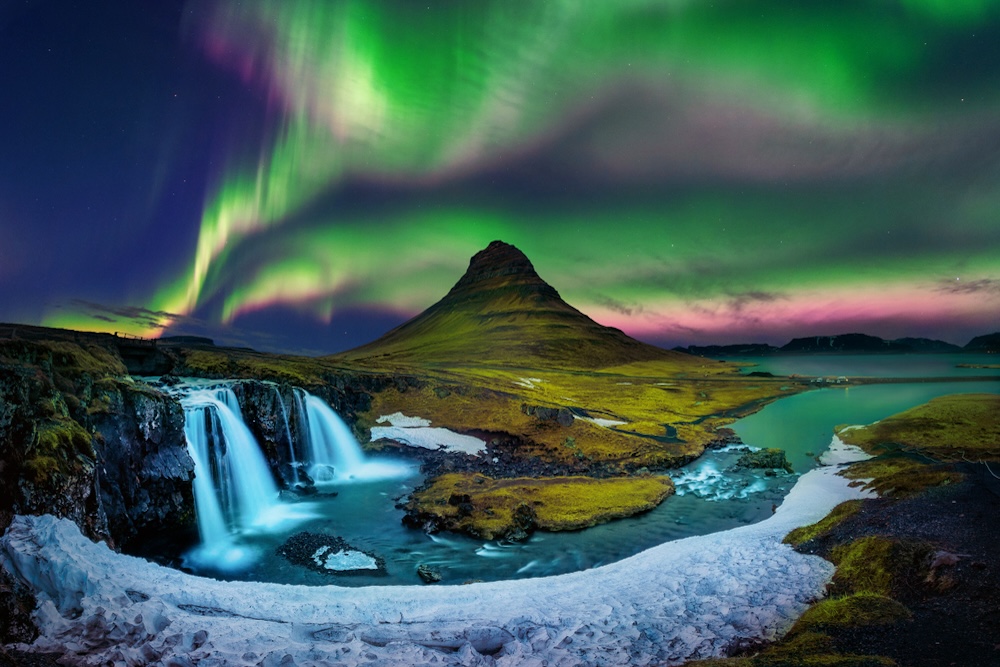 Kirkjufell and Kirkjufellsfoss during a nrthern lights display