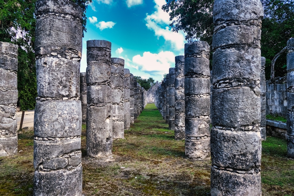 Kelompok Seribu Tiang di Chichen Itza