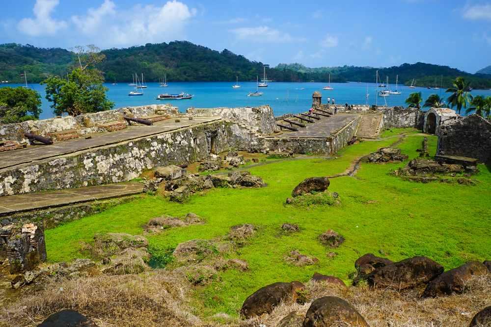 Kastil San Lorenzo dengan latar belakang laut - salah satu taruhan salah satu perjalanan ke Panama