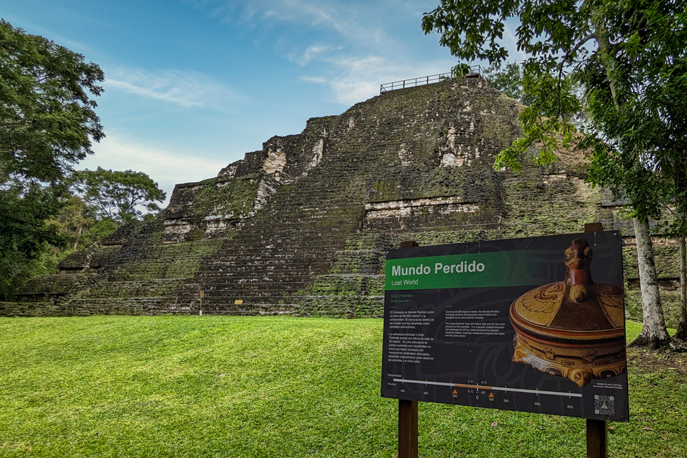 Mundo Perdido pyramid in Tikal