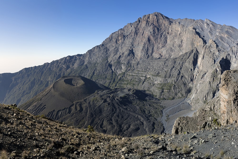 A rocky landcsape shot of Mt Meru