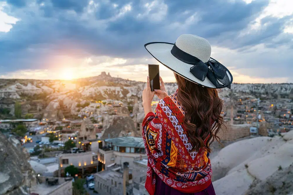 Woman takes a photo in Turkey using an unlimited data eSIM